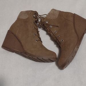 Women boots size 9.5